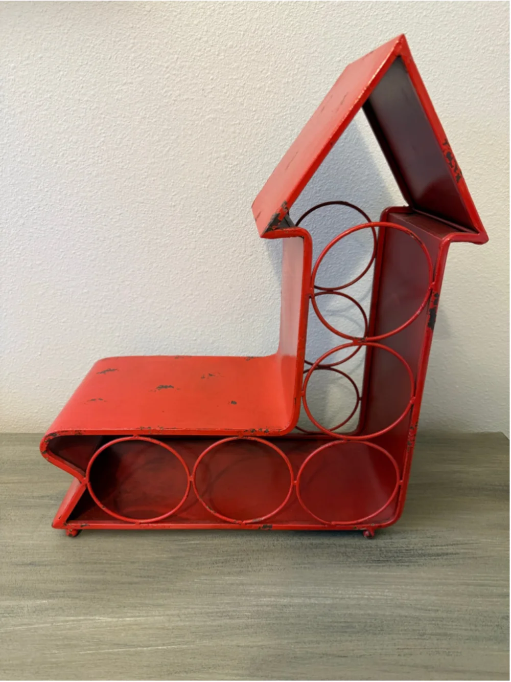 Vintage-Style Red Metal Arrow 